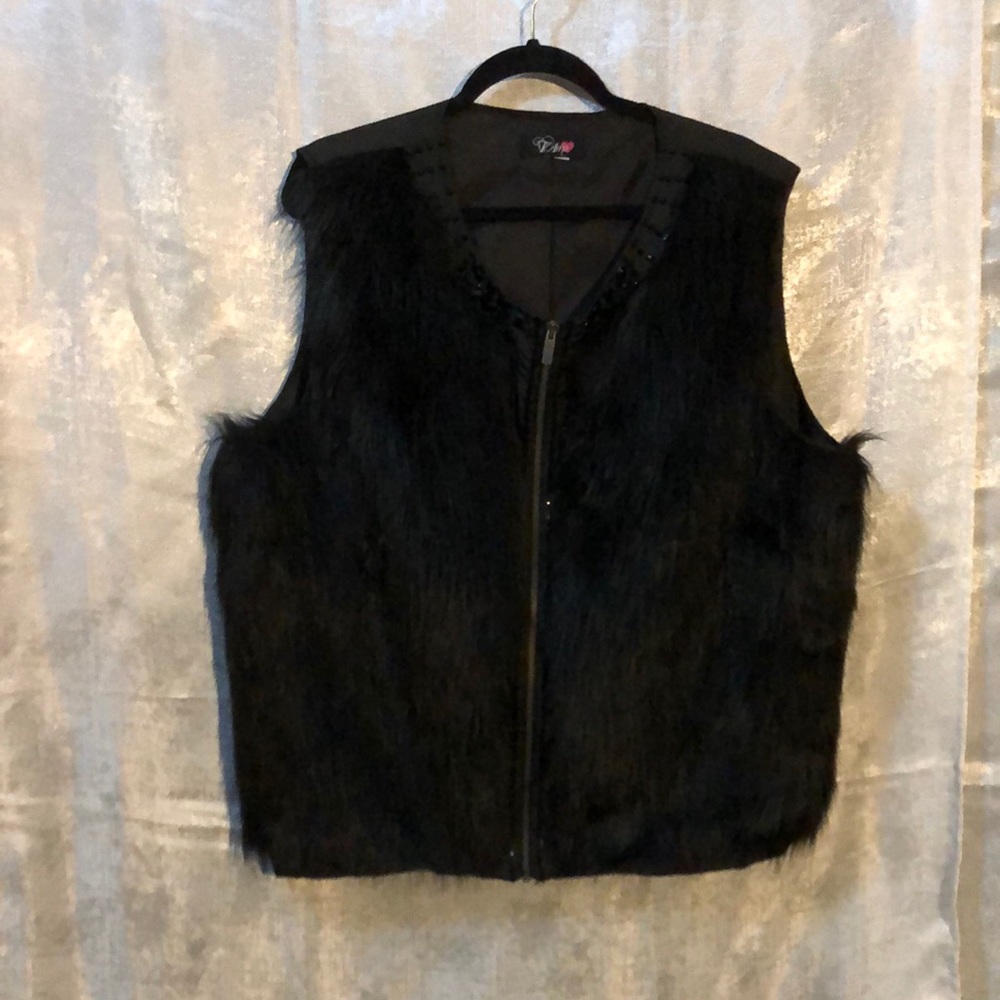 Te Amo Black faux fur zip up vest